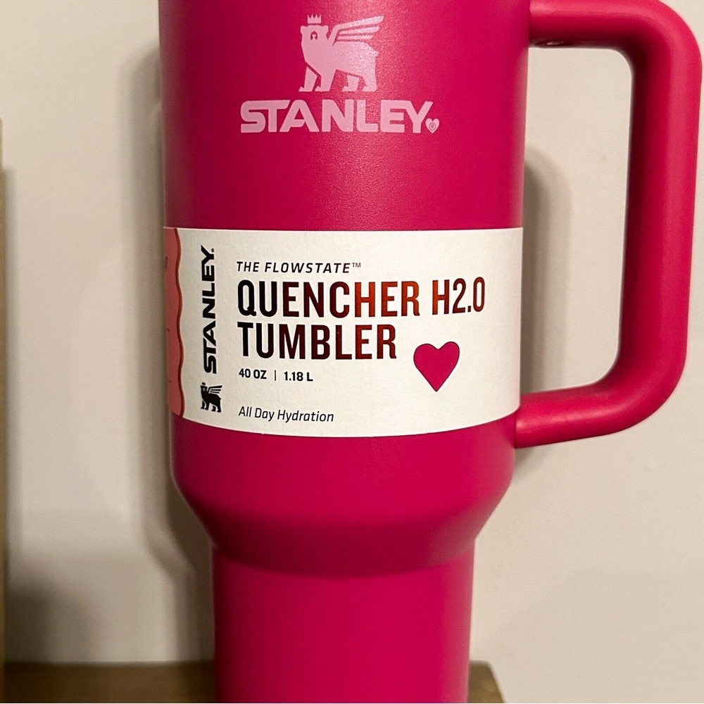 Stanley 40 oz Pink Valentines Day Exclusive